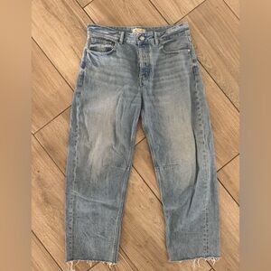 Madewell. Darted Barrel Jean. Size 28. 100% cotton. Light wash